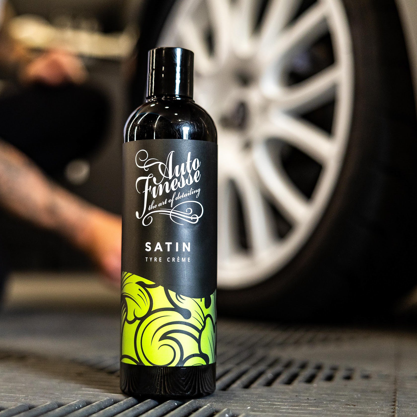 Satin Tyre Creme Dressing - 09